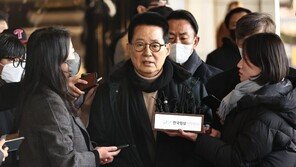박지원 “내가 비대위원장? 복당원서 잉크도 안 말라…李, 당 자산”