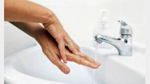 노로바이러스 환자, 한 달 새 2배…“변기 뚜껑 닫고 물 내려야”