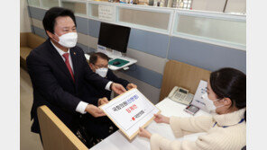 與, ‘닥터카 탑승’ 신현영 징계안 제출…“남편도 증인 채택해야”