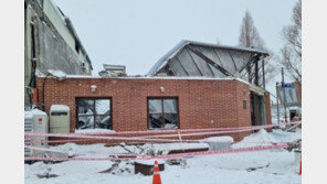 30㎝ 폭설 내린 군산…카페 지붕도 무너졌다