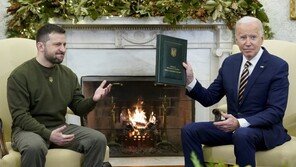 러 압박 느꼈나… 푸틴, 젤렌스키 방미 하루만에 “종전 위해 노력할것”