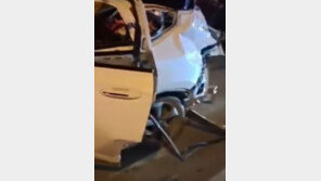 달리던 SUV ‘펑’…지붕 솟구치고 바퀴 떨어져 나가 (영상)