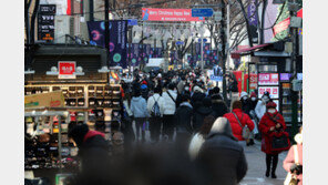 인증샷 대기 줄 40m…3년만에 거리두기 없는 성탄절 풍경
