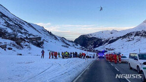 성탄절에 오스트리아 스키장서 눈사태…10명 매몰