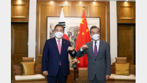 왕이 中 외교부장 연내 방한 무산… 코로나19 ‘폭증’ 때문