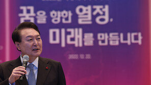 尹대통령 지지율 41.2%, 2주째 상승…부정평가 7월 이후 최저