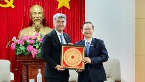 정원주 중흥그룹 부회장, 베트남 빈즈엉성 성장 접견