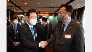 與 “이재명, 검찰 출두하라” vs 野 “김건희 특검 협조해야”