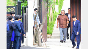 문재인 전 대통령, 양산 소외계층 위해 성금 500만원 전달