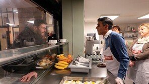 노숙인에 “직장 있냐”…‘자산 1조’ 英총리, 황당 질문 뭇매