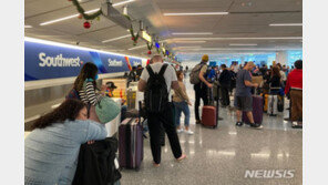 역대급 폭설·한파 맞은 미국, 항공편 5500편 이상 취소