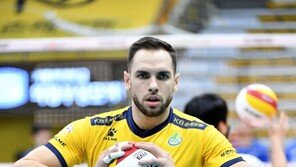 첫날부터 폭발한 비예나…KB손보, 오심 딛고 탈꼴찌