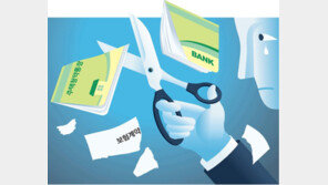 20년 낸 보험-주택청약 깨 생활비 보태… “당장 먹고살기 빠듯” 