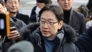 與 “김경수, 대선병 걸린 것 같다…반성도 모자란데 영웅 행세”