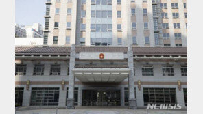 ‘中비밀경찰서’ 의심 식당 “추악 세력 폭로” 전광판에 메시지