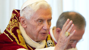 로마 교황청 “전 교황 베네딕토 16세, 위중한 상황…95세 고령”