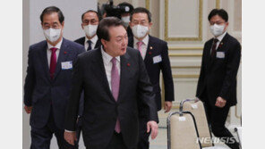 尹, 국방과학연구소 방문…감시·정찰 시스템 개발 상황 점검