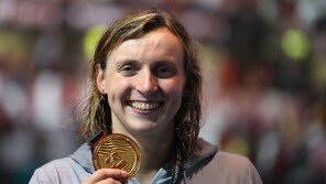 ‘수영여제’ 러데키, AP통신 선정 ‘올해의 여자선수’