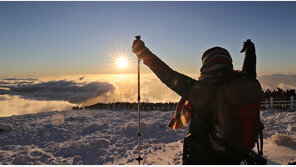 제주 올 마지막 해넘이 ‘선명’…새해 첫 해돋이 ‘구름 사이로’