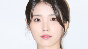 ‘기부 천사’ 아이유, 연말 맞아 소외 계층에 총 2억 쾌척