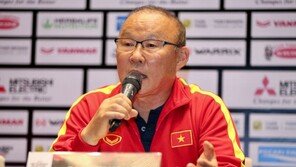 살짝 꼬인 박항서 ‘라스트 댄스’, 베트남 4강 확정 실패