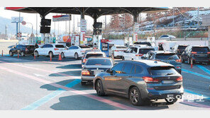 내일부터 휘발유 L당 99원 올라… 주유소 ‘긴 줄’