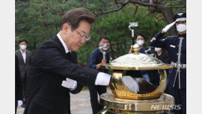 이재명, 새해 동교동·봉하·평산 연쇄 방문…지지층 결집 행보