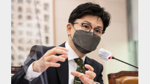 한동훈 “정치인 뒷배로 기업인 행세…경제질서 흔드는 조폭 근절”