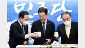 이재명 “폭력적 일방 지배 난무…민주당이 새 희망의 길 만든다”