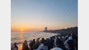“올해는 토끼처럼 깡총”…3년 만에 해맞이 강릉에 ‘30만 인파’ 몰려