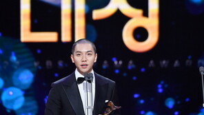 이승기·박재범·이선균·채영·쯔위…‘검은 토끼의 해’ 깡총깡총