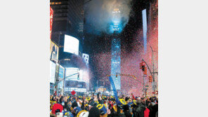 “Happy New Year” 美뉴욕 타임스스퀘어 새해맞이