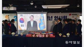 새해 첫 날, 정치인에게 휴일은 없다 [청계천 옆 사진관]