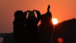 [사설]“부 명예 학벌 아닌 따뜻한 관계가 행복을 결정한다”