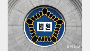 “내 아들 부당하게 취급하고 날 무시” 담임 뺨 때린 학부모 벌금형