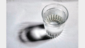 물 마시는 습관으로 척추디스크 예방을