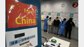 어제 중국서 온 단기체류 외국인 61명 확진…양성률 20%