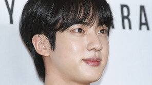 방탄소년단 측 “진, 성실히 신병교육 받아…편지·선물 자제 당부”