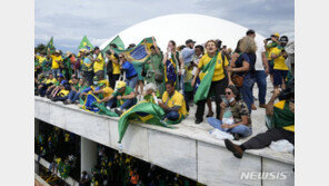 브라질 대법원, ‘폭동’ 책임 주지사 3개월 정직…反룰라 캠프 해체 명령