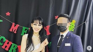 자우림 김윤아 “한달 전 공연 리허설 무대서 떨어져 갈비뼈 골절…아직 안나아”