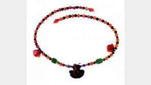 ‘이집트 미라전’… 양의 머리 장식이 있는 목걸이