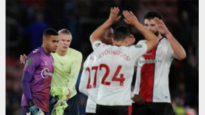 ‘맨체스터 더비’ 앞둔 맨시티, EPL 꼴찌에 덜미