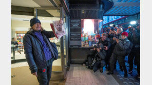 英 해리 왕자 자서전 하루만에 140만부 팔려… 여론은 싸늘 