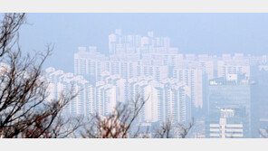 서울 아파트값 2주 연속 하락폭 감소… 아직 관망세 짙어 