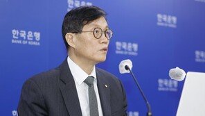 기준금리 올랐지만… 은행들, 당국 압박에 예금금리 인상 ‘머뭇’