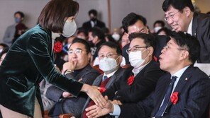 장제원 “나경원, 대통령 기만…눈물의 출마선언 기대”