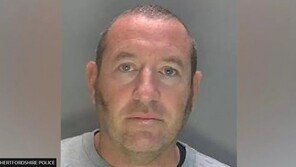 英 경찰관, ‘연쇄 성폭행’ 범행 인정…20년간 범죄 총 49건