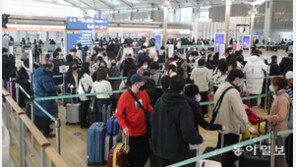 설연휴는 해외서… 인천공항 출국장 ‘북적’ 