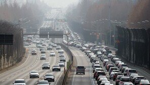 연휴 마지막날 귀경길 정체 시작…부산→서울 5시간30분