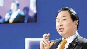 최태원 제안 ‘사회 성과 인센티브’, 다보스서 호평 